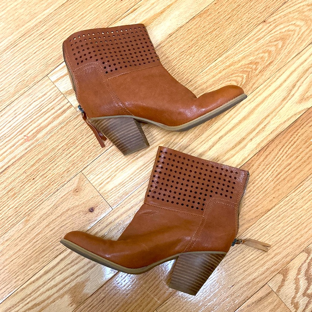 EUC Nine West Leather Ankle Boots